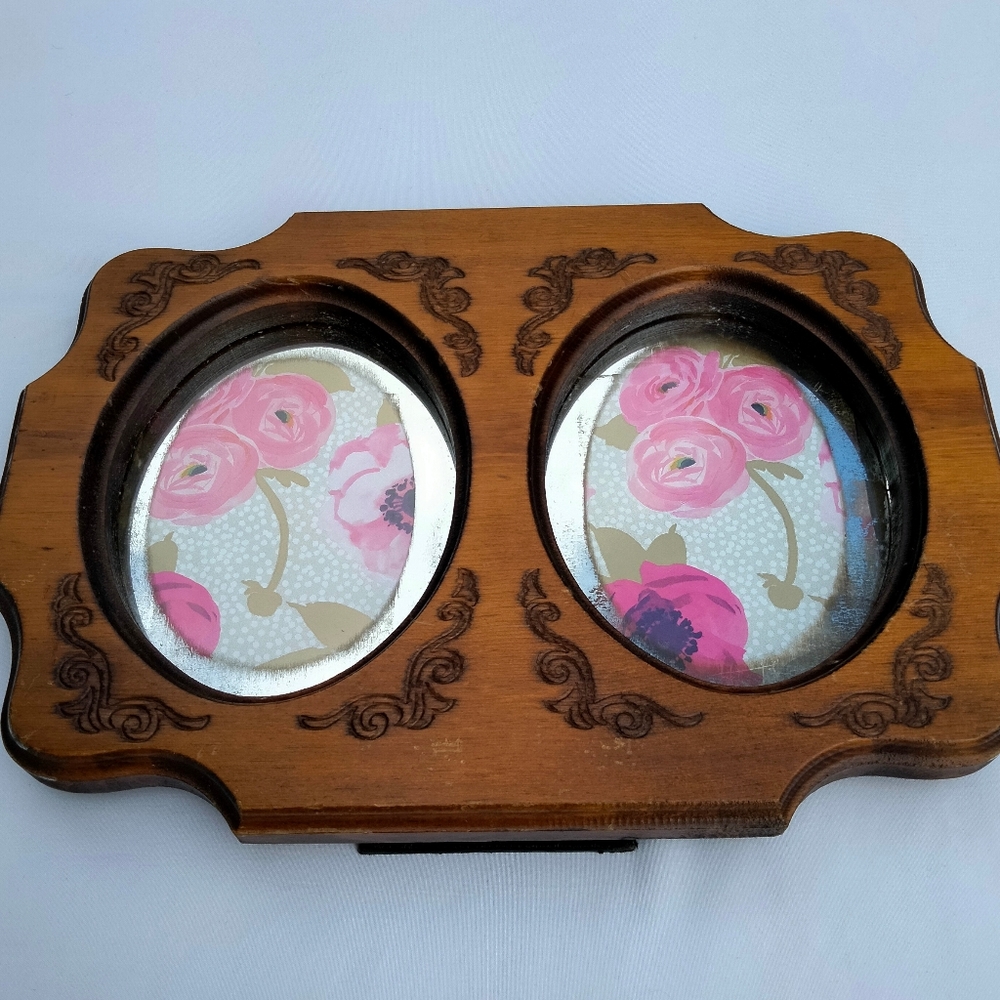 Double picture frame